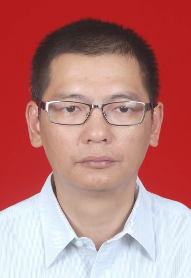 何伟斌.jpg